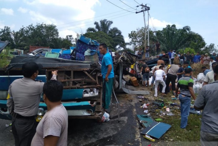 Kecelakaan maut tewaskan enam penumpang bus