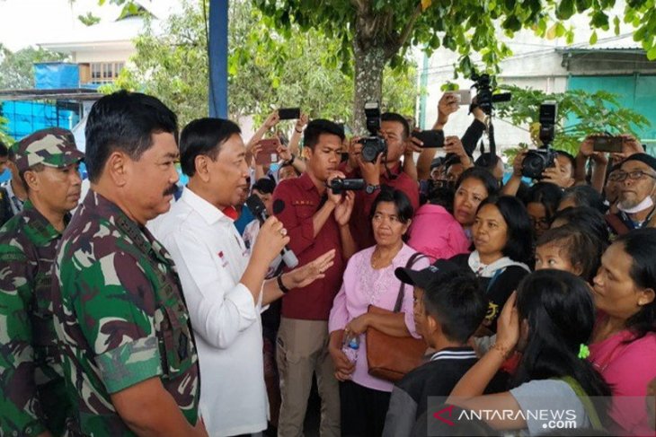 Menkopolhukam lepas 107 pengungsi dari Wamena pulang ke Makassar