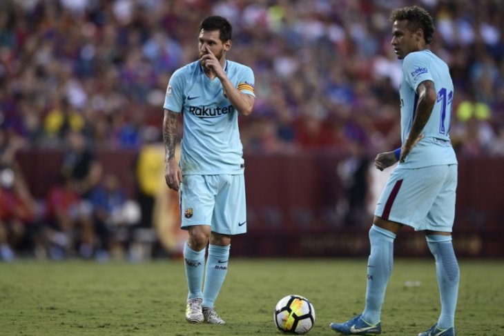 Bintang Barcelona Messi sempat mengira Neymar bakal ke Real Madrid