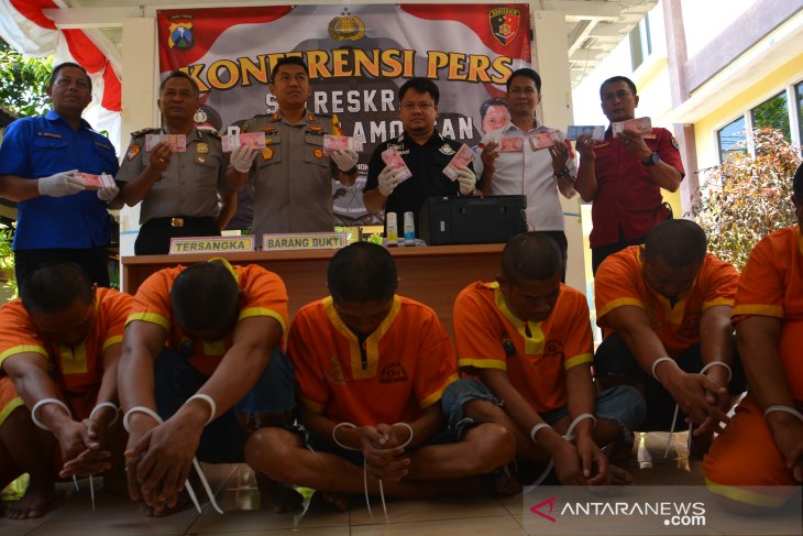 Pengedar uang palsu di Lamongan