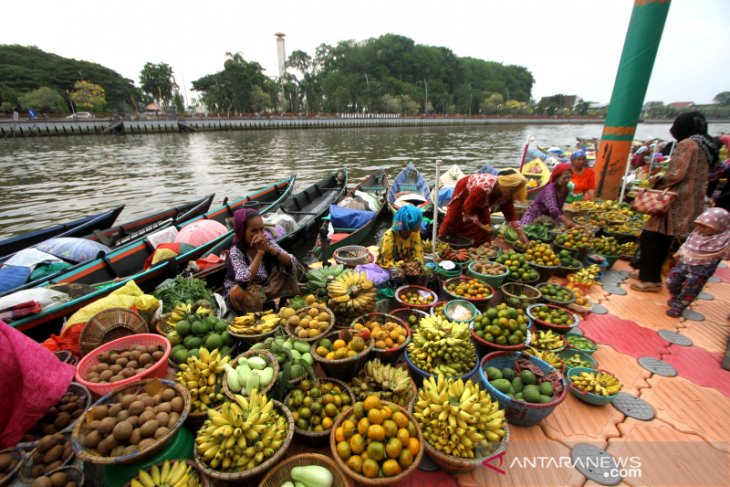 Wisata Pasar Terapung Banjarmasin