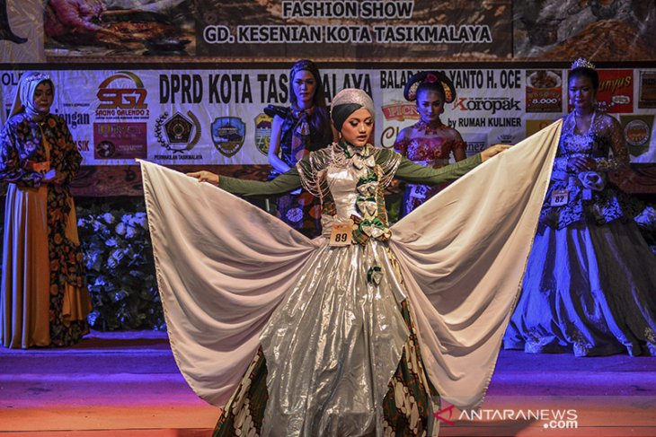 Fashion Show Busana Tradisional