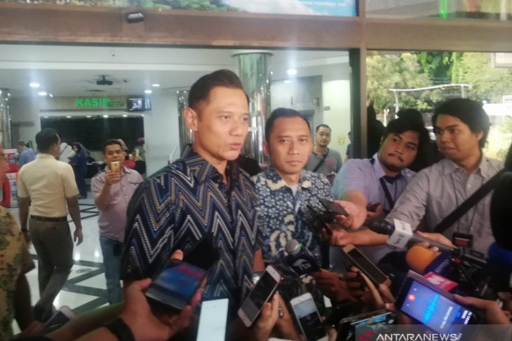 SBY, AHY dan Ibas jenguk Wiranto di RSPAD