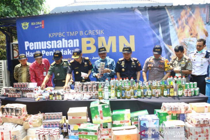 67.000 batang rokok ilegal dimusnahkan Bea Cukai Gresik