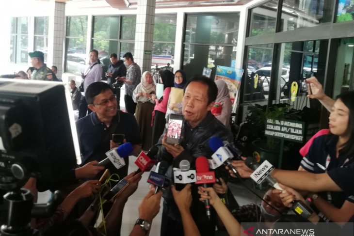 Usai jenguk Wiranto, Sutiyoso: Sudah bisa guyon