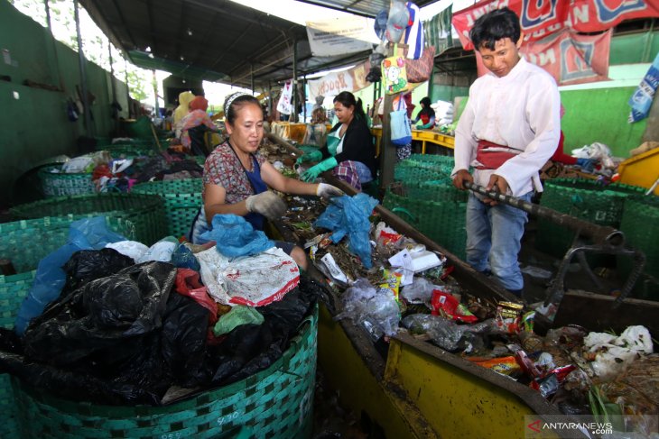 Pengolahan sampah systemiq bersama Bumdes