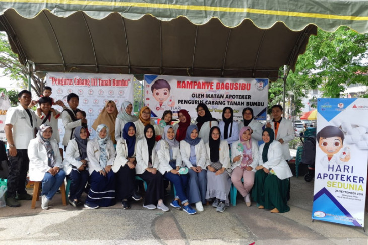 Tanah Bumbu pharmacists save students from drug abuse