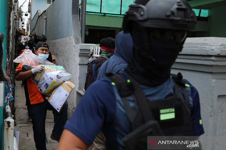 Penggeledahan Rumah Terduga Teroris