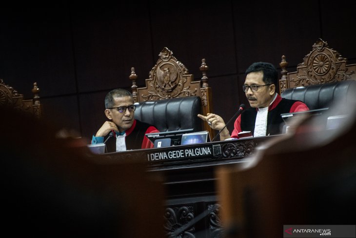 Dua tersangka menggugat batas waktu penyidikan ke MK