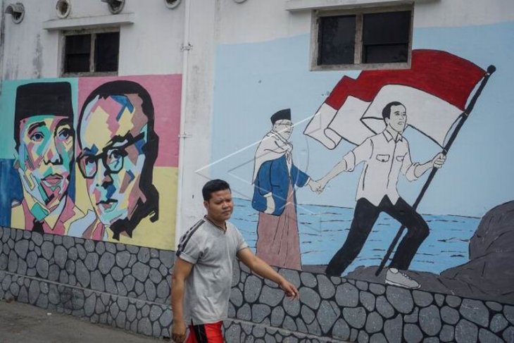 Mural bergambar Joko Widodo-Ma'ruf Amin