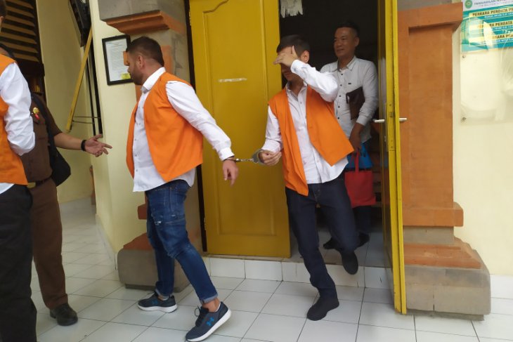 Pengadilan Denpasar adili dua warga Rumania pelaku skimming