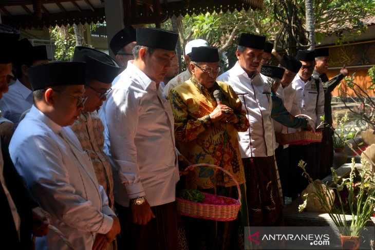 Ziarah ke makam gus Dur dan pendiri NU