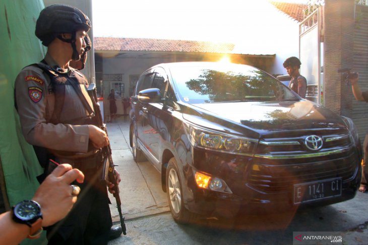 Terkait kasus suap Bupati Indramayu nonaktif, KPK panggil dua saksi