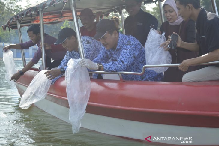 GenBI Jember bersihkan lingkungan Ranu Klakah Lumajang