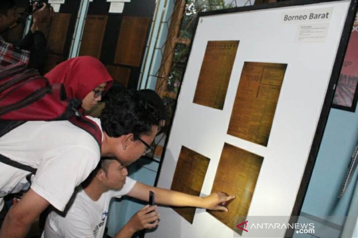 Pameran 100  Tahun Surat Kabar Kalbar