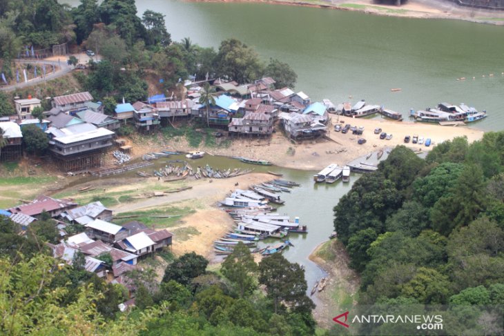 Air Waduk Riam Kanan Menyusut