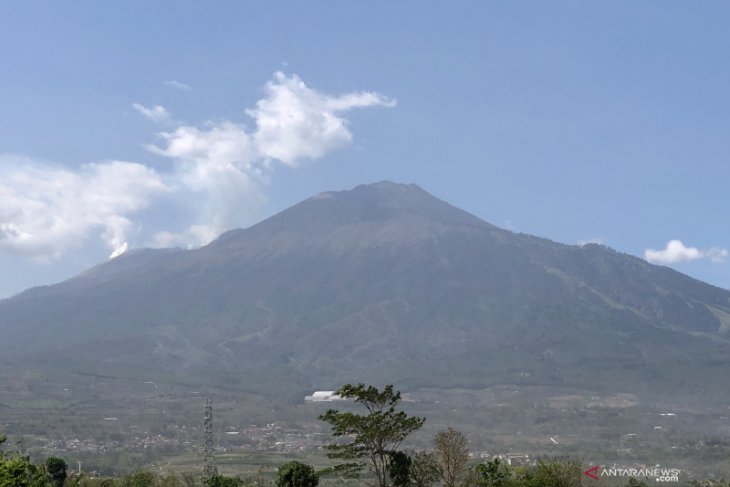 Sejumlah titik api kembali muncul di lereng Gunung Arjuno