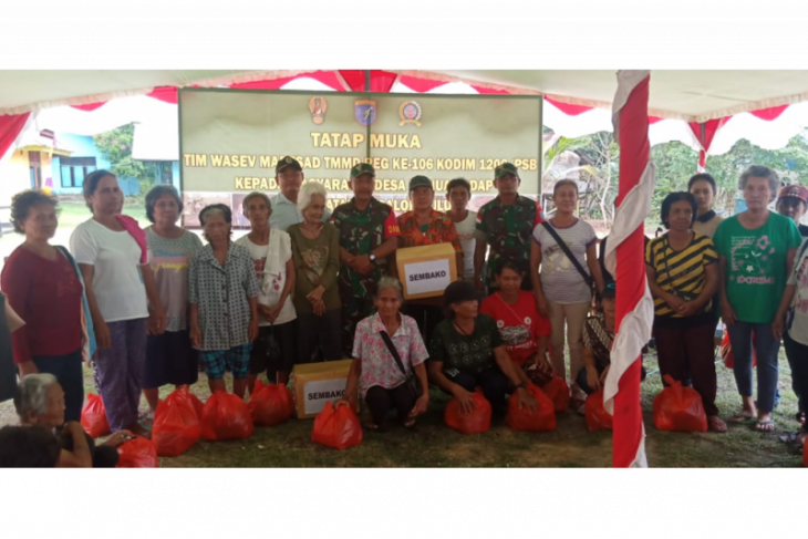 Satgas Tmmd Bagikan Sembako Gratis Untuk Warga Perbatasan Di Kapuas Hulu Antara News Kalimantan Barat