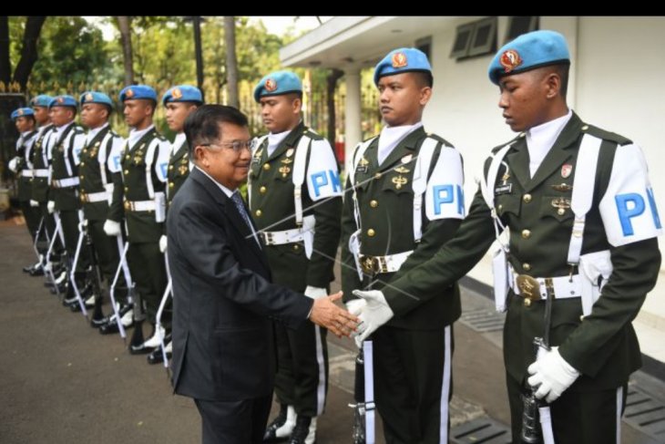 Wapres meninggalkan istana