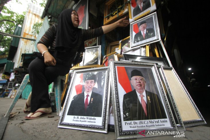 Penjualan Poster Jokowi-Maruf Amin