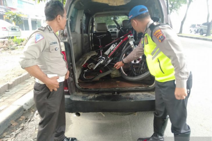 Ditabrak APV saat bersepeda, pensiunan TNI meninggal dunia