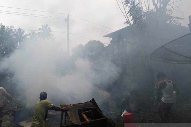 Satu rumah rata dengan tanah, tiga lainnya rusak akibat kebakaran di Tapsel