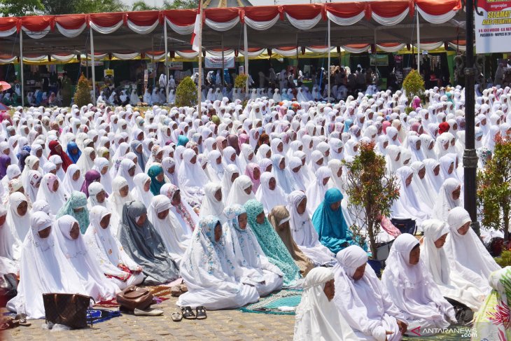 Shalat Istisqa di Madiun