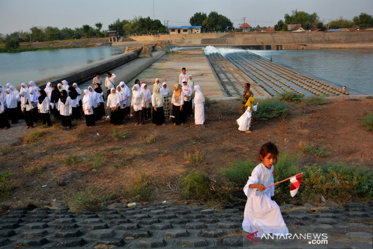 Apel HSN di tepi DAM Karet Jombang