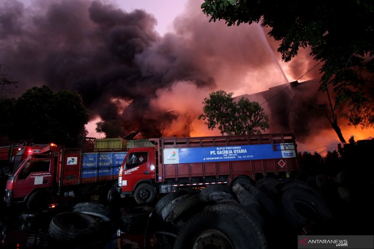 Kebakaran Gudang Di Surabaya