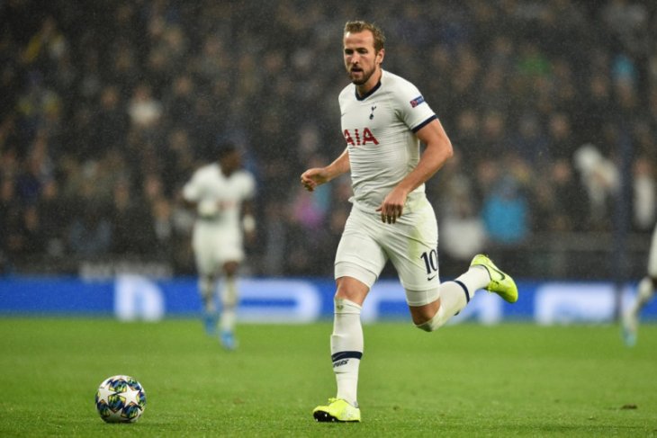 Penyerang Tottenham Harry Kane bisa main sejak awal lawan MU, kata Mourinho