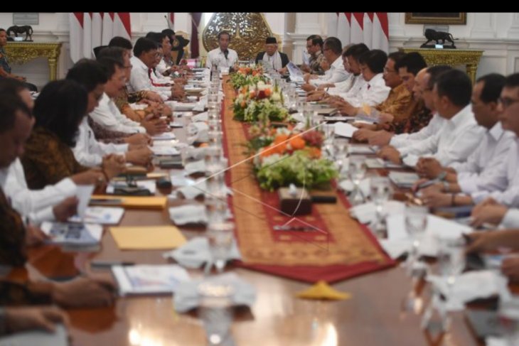 Rapat kabinet paripurna perdana