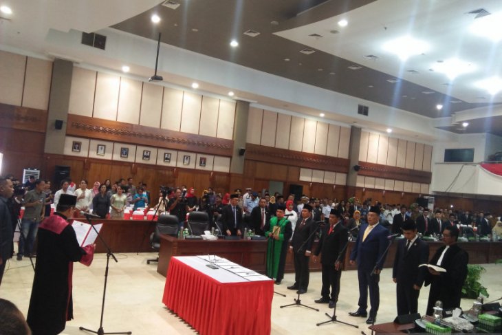 Empat pimpinan DPRD Maluku laksanakan sumpah dan janji
