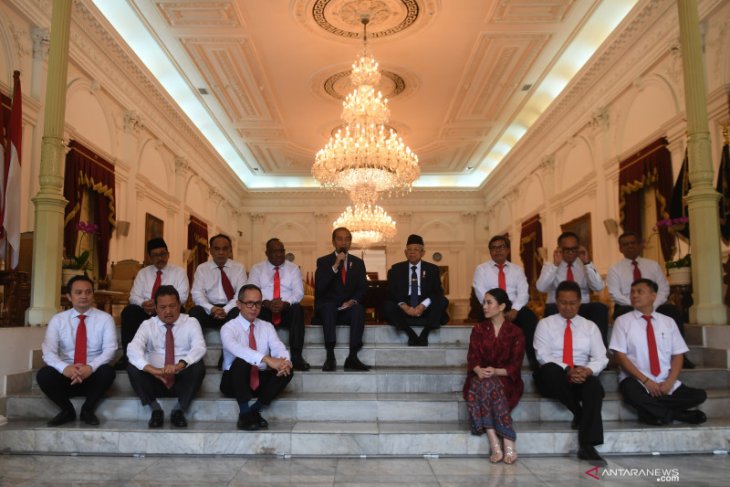 Pengamat nilai Jokowi akomodir pendukung lewat wakil menteri