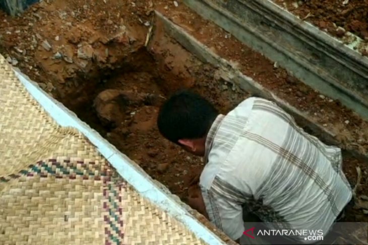 Polisi gali lokasi mayat wanita dicor di Palembang