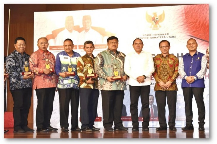 Pemkab Tapteng dianugerahkan sebagai Badan Publik Informatif tahun 2019
