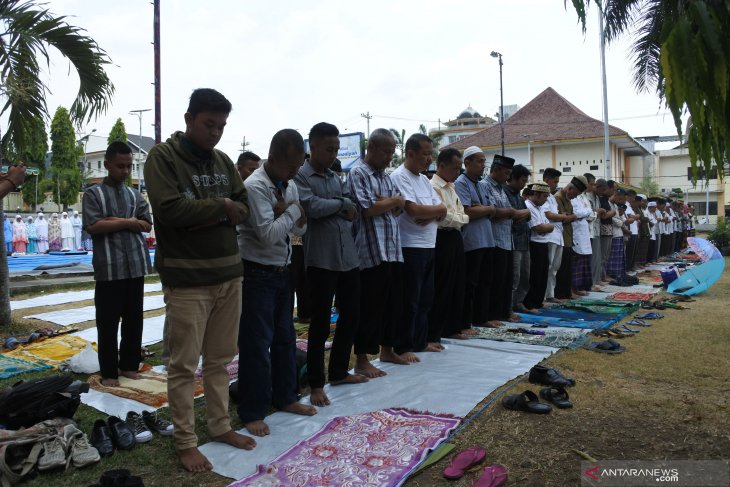 Shalat Istisqa di Jember