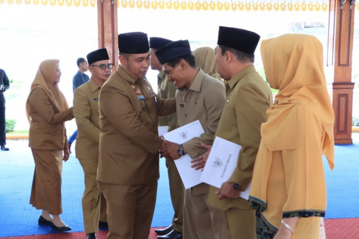 Sekda Binjai lantik pejabat eselon dua dan tiga