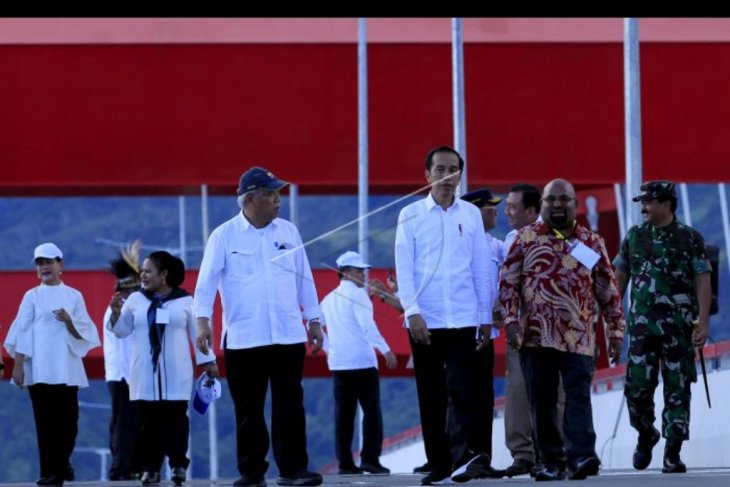 Presiden resmikan jembatan Holtekamp, Papua