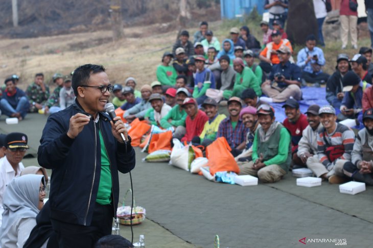 Silaturahim bersama penambang belerang Kawah Ijen