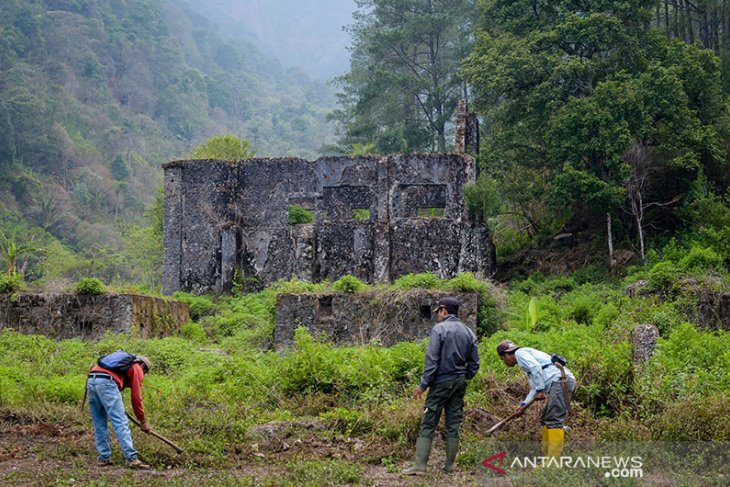 Reruntuhan Stasiun Radio Malabar