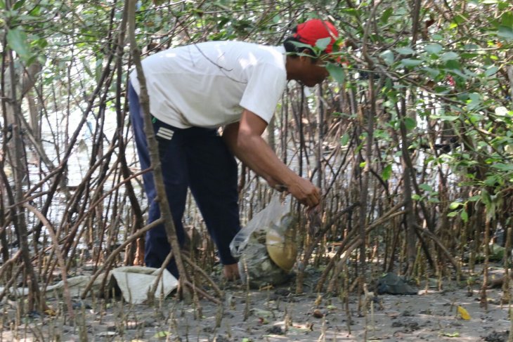 Wali Kota Surabaya didesak keluarkan Perwali diet plastik sekali pakai