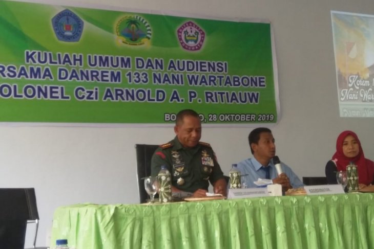 Danrem 133/Nani Wartabone beri kuliah umum di Universitas Ichsan