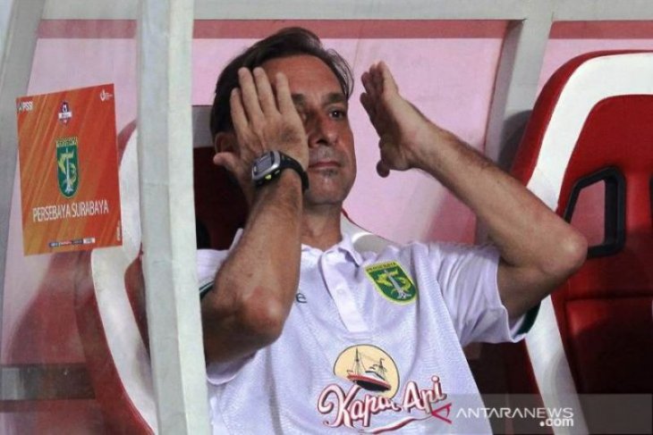 Pasca telan kekalahan dari PSS Slemen, Pelatih Persebaya nyatakan mundur