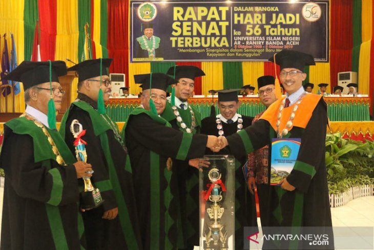 Hari Jadi ke 56, UIN Ar-Raniry berikan sejumlah penghargaan