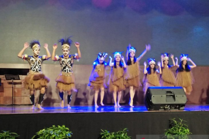 Merawat perdamaian Papua Ananda Sukarlan konser di UPH