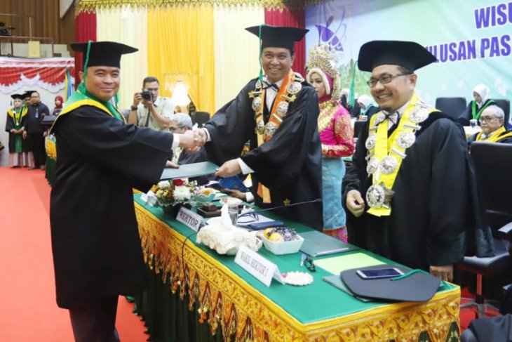 Pangdam Iskandar Muda lulus cum laude di Unsyiah