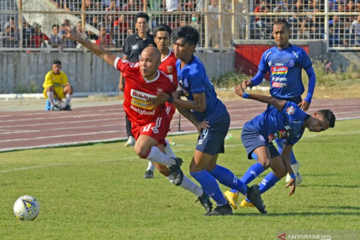 Arema FC masuk lima besar klasemen Liga 1 setelah tekuk Madura United 2-0,
