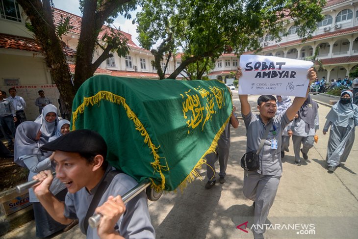 Aksi Karyawan RSUD Al Ihsan