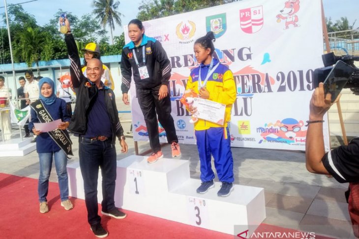 Renang sumbang emas bagi Kontingen Jambi di Porwil se Sumatera