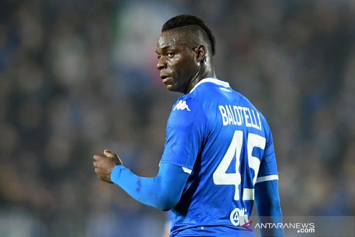 Pelaku rasis kepada Mario Balotelli dapat hukuman